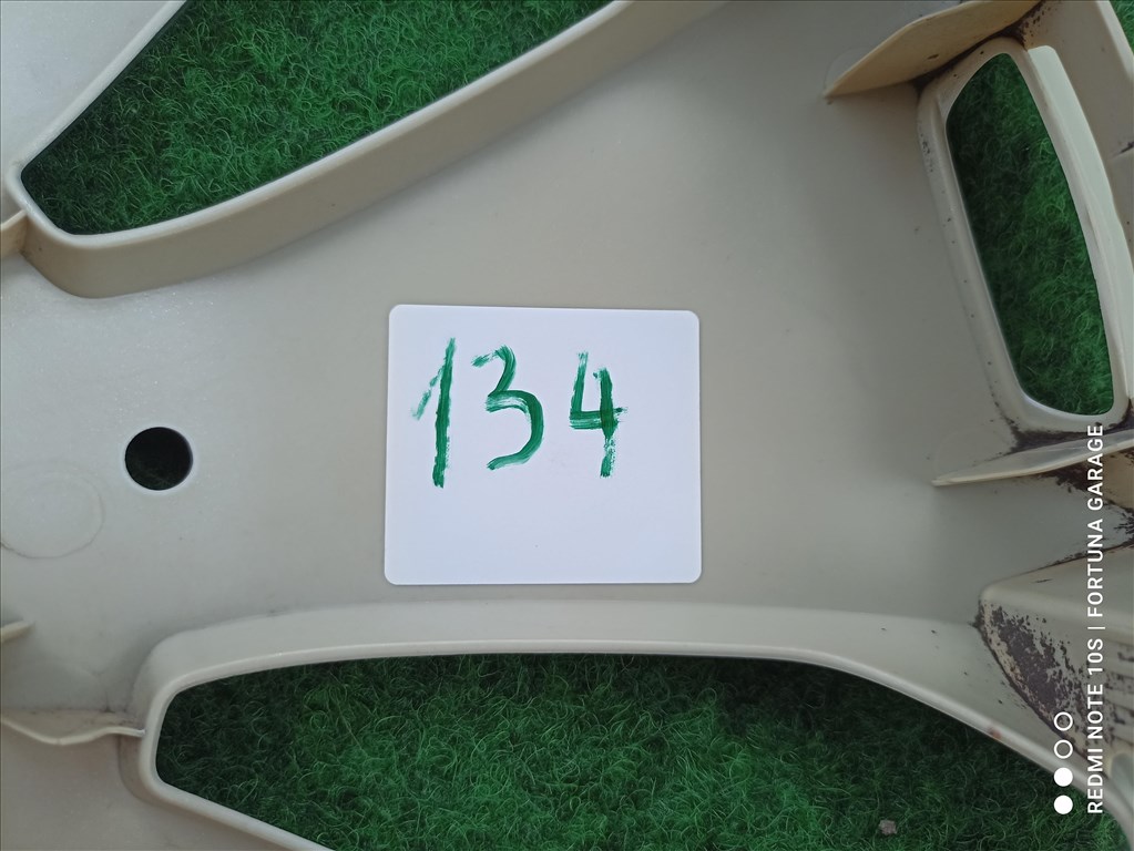 16" Ford használt dísztárcsa garnitúra (134) 7. kép