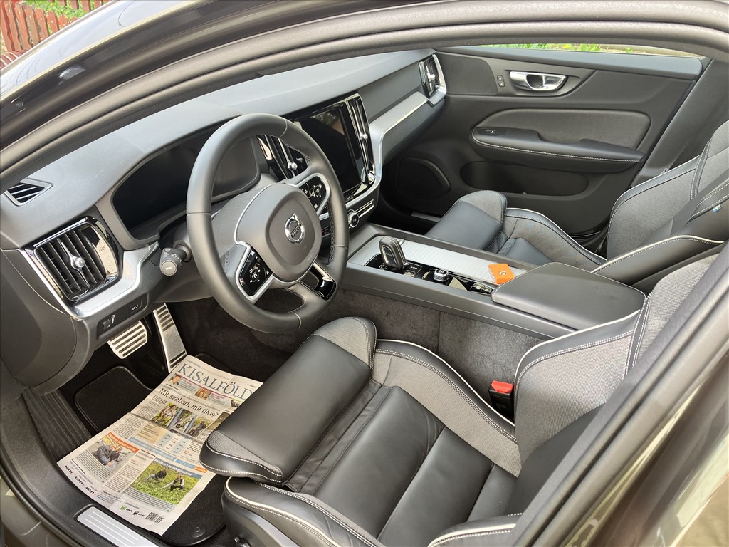 Eladó Volvo S60 B4 MHEV Plusz Dark R-Design Mild-Hyibrid!  4. kép