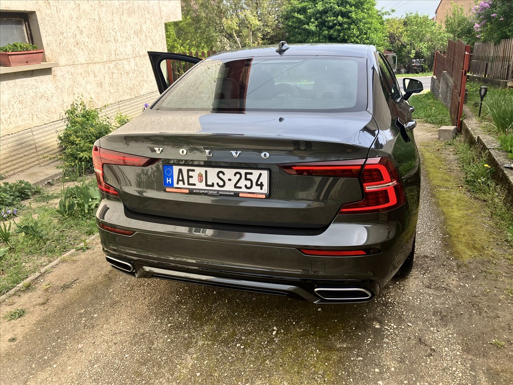 Eladó Volvo S60 B4 MHEV Plusz Dark R-Design Mild-Hyibrid!  3. kép