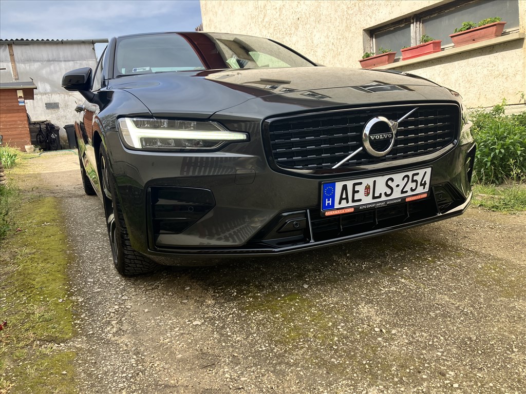 Eladó Volvo S60 B4 MHEV Plusz Dark R-Design Mild-Hyibrid!  2. kép