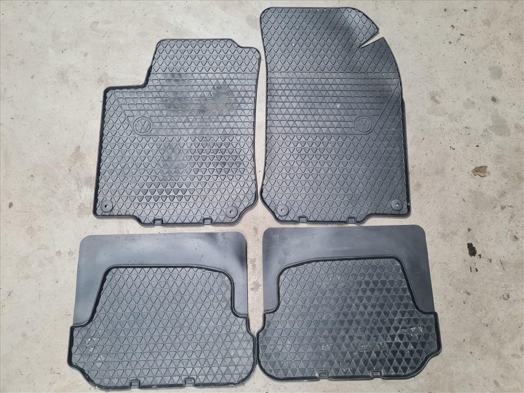 Volkswagen Golf IV gumi szőnyeg szett (24442) 1j1081501a 1. kép