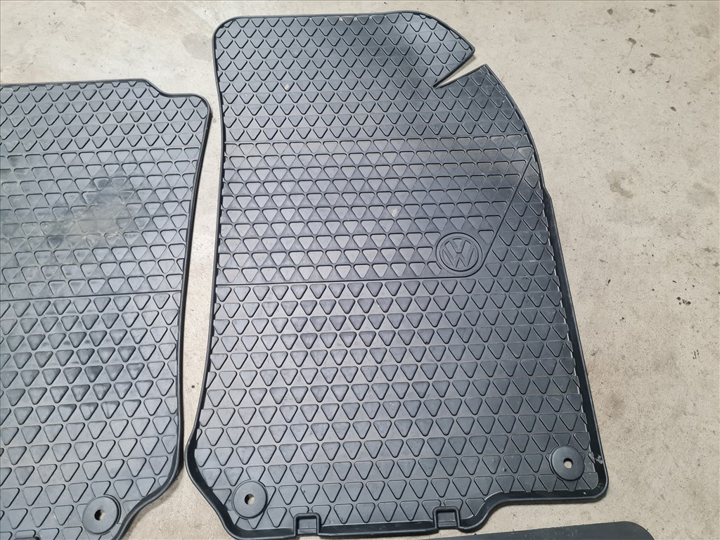 Volkswagen Golf IV gumi szőnyeg szett (24442) 1j1081501a 3. kép