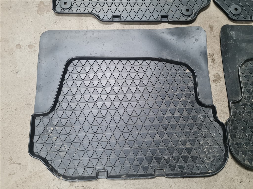 Volkswagen Golf IV gumi szőnyeg szett (24442) 1j1081501a 4. kép