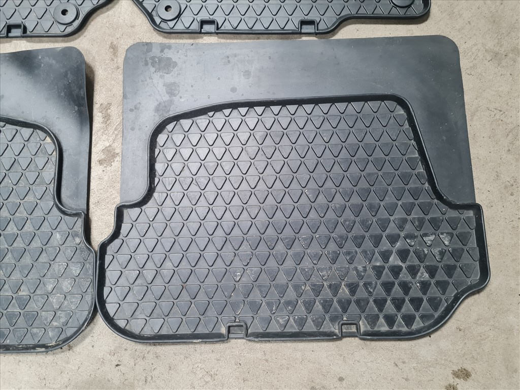 Volkswagen Golf IV gumi szőnyeg szett (24442) 1j1081501a 5. kép