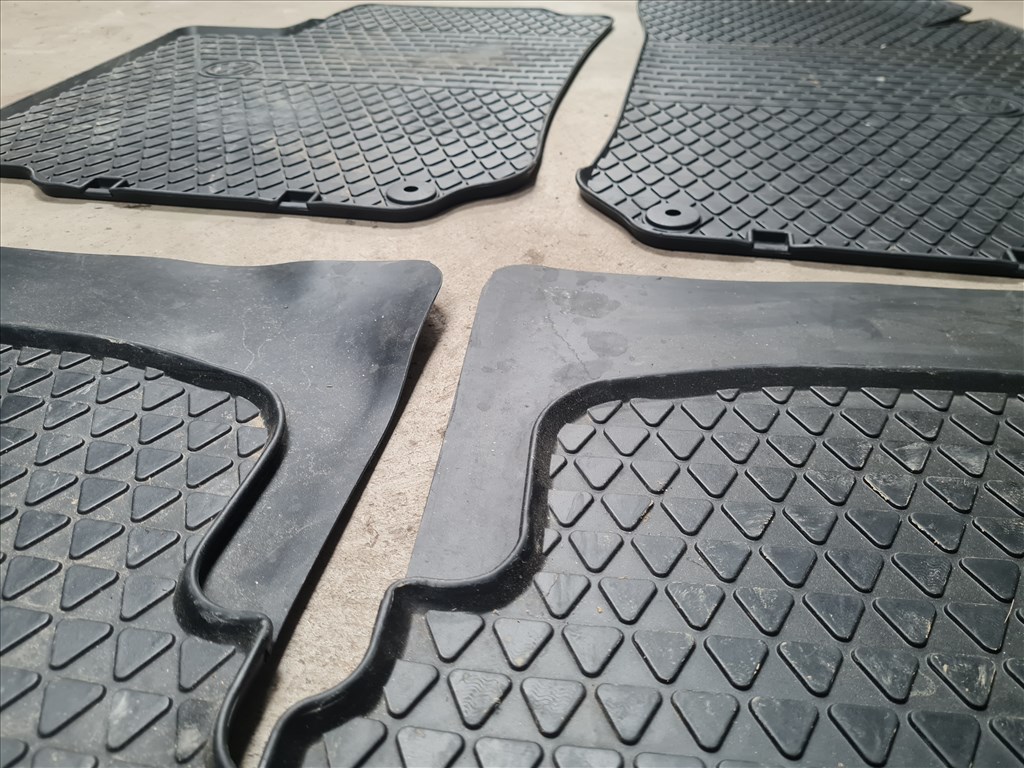 Volkswagen Golf IV gumi szőnyeg szett (24442) 1j1081501a 7. kép