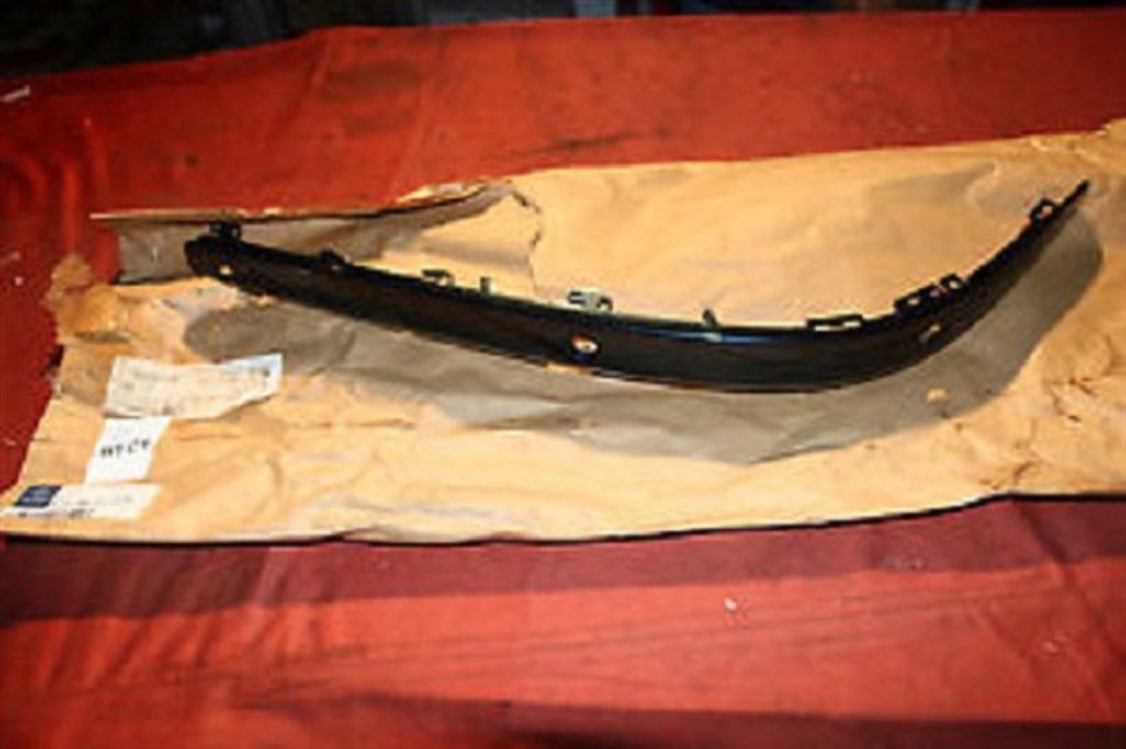 Mercedes E-osztály W211 B.e. lökh. betét nem radaros crómos a2118850512 1. kép