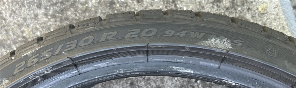  285/3020" használt Pirelli téli gumi gumi 3. kép