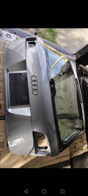 Audi  A4 b7 USA csomagtartó 