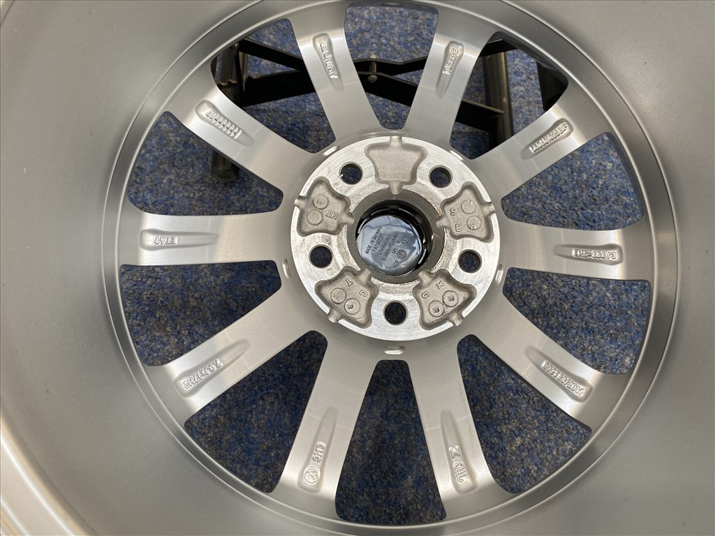 (3772) Volkswagen 17 gyári alufelni felni, 5x112, Golf Caddy Jetta 2. kép