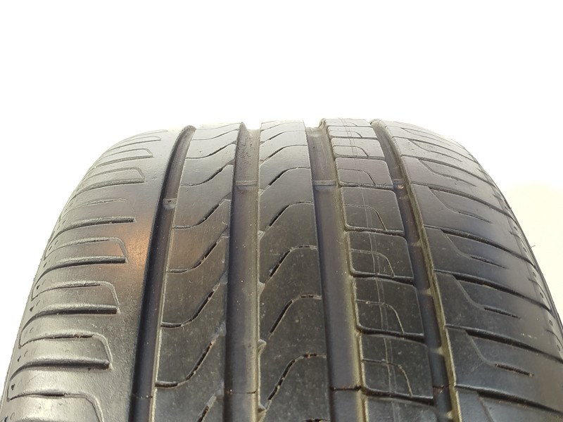 Pirelli Cinturato P7 235/40 R19  1. kép
