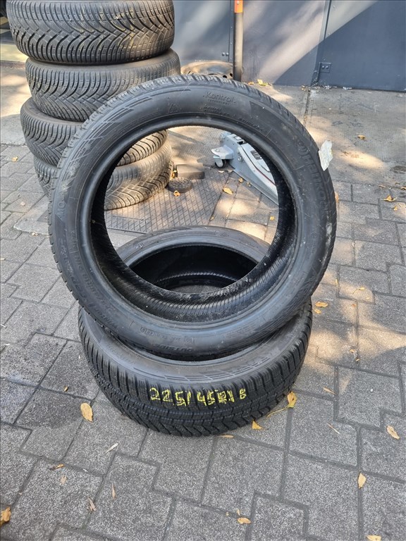  225/4518" újszerű Hankook w320 téli gumi 2db  2. kép