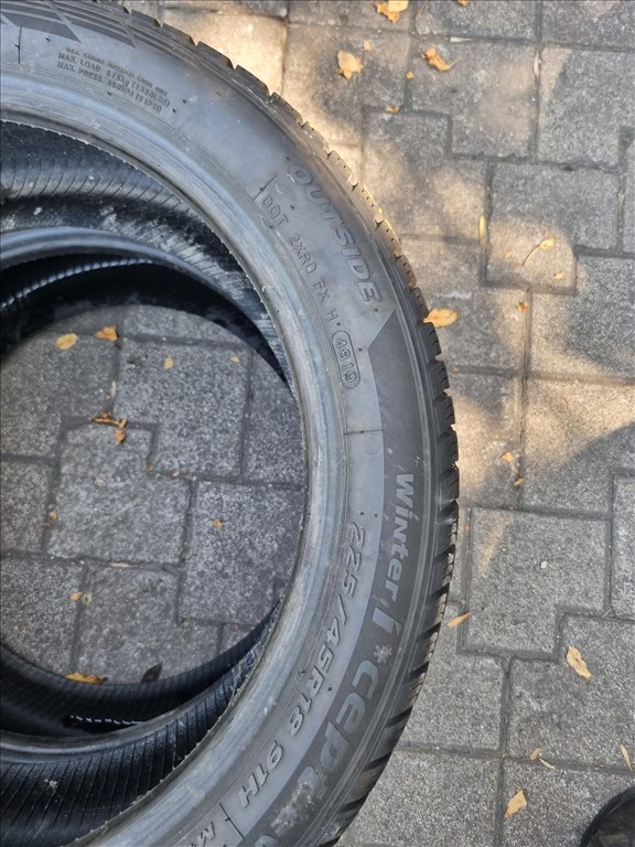  225/4518" újszerű Hankook w320 téli gumi 2db  5. kép