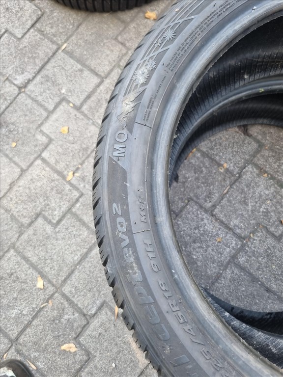  225/4518" újszerű Hankook w320 téli gumi 2db  6. kép