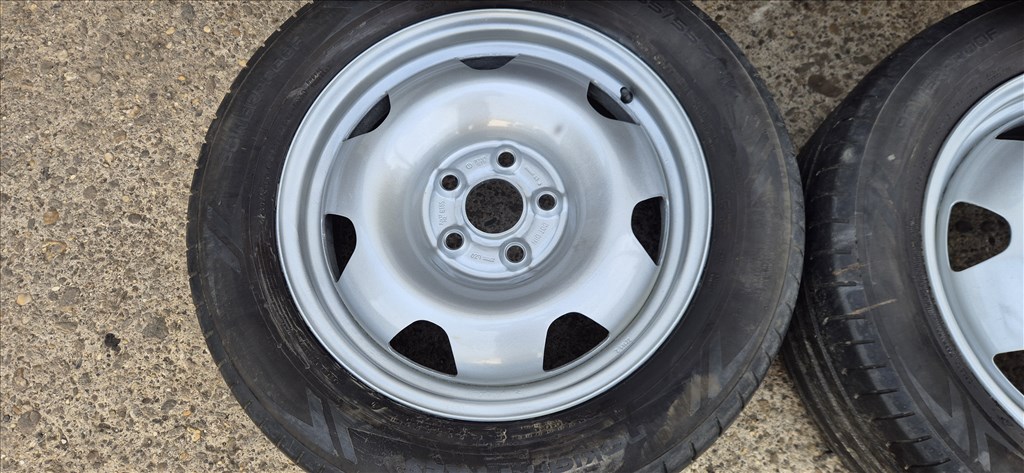  5x120 lyukosztású 17" újszerű lemezfelni, rajta 235/55 használt Nokian nyári gumi  3. kép