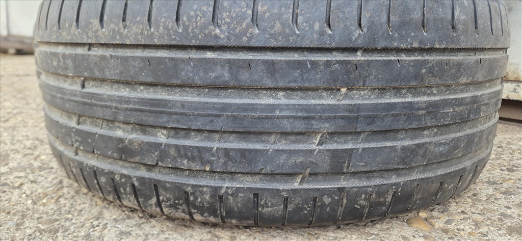  5x120 lyukosztású 17" újszerű lemezfelni, rajta 235/55 használt Nokian nyári gumi  5. kép