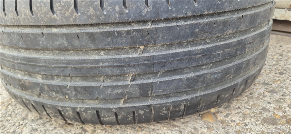  5x120 lyukosztású 17" újszerű lemezfelni, rajta 235/55 használt Nokian nyári gumi  7. kép