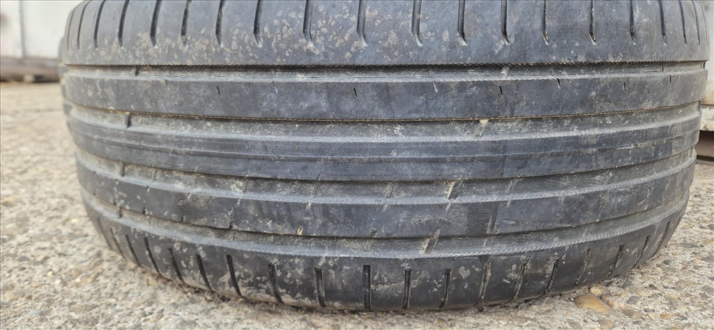  5x120 lyukosztású 17" újszerű lemezfelni, rajta 235/55 használt Nokian nyári gumi  8. kép