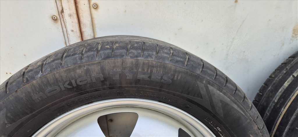  5x120 lyukosztású 17" újszerű lemezfelni, rajta 235/55 használt Nokian nyári gumi  10. kép