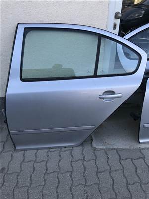 Skoda Octavia II ( 5 ajtós) - bal hátsó ajtó
