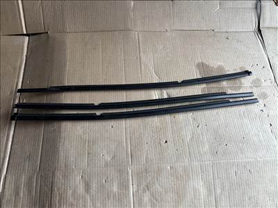 Toyota Yaris Cross (XP210) Bal hátsó ajtó vízlehúzó díszléc 