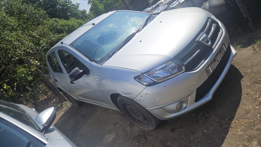 Dacia Sandero II bontott alkatrészei 2. kép