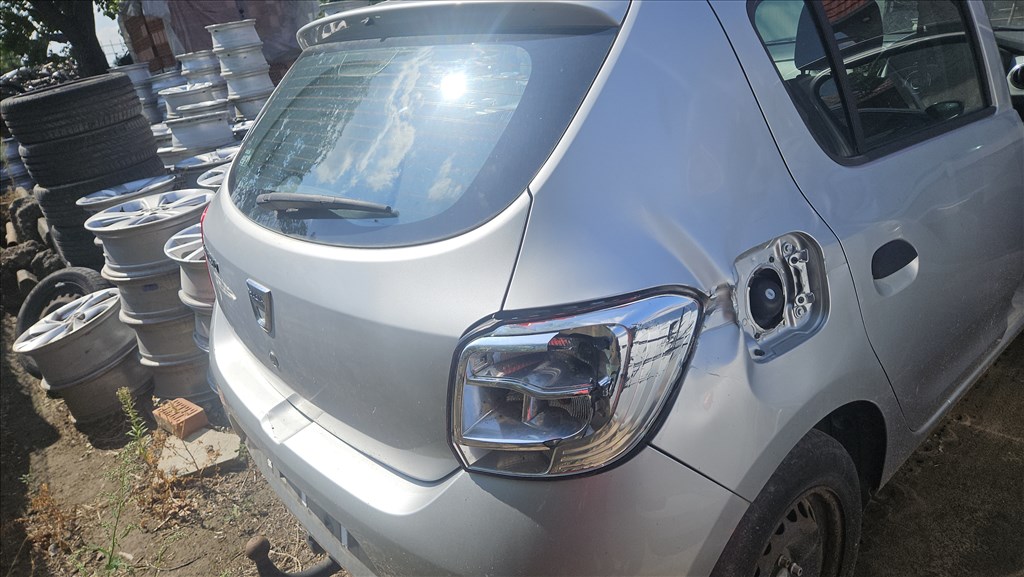 Dacia Sandero II bontott alkatrészei 4. kép