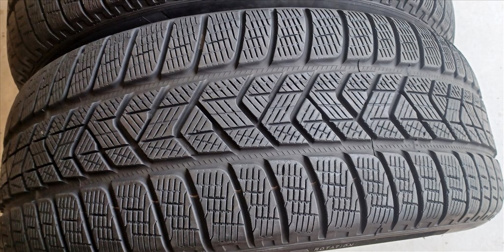 Defekttűrő Pirelli Scorpion MOE 235/55 R19 téli gumik 4db 3. kép