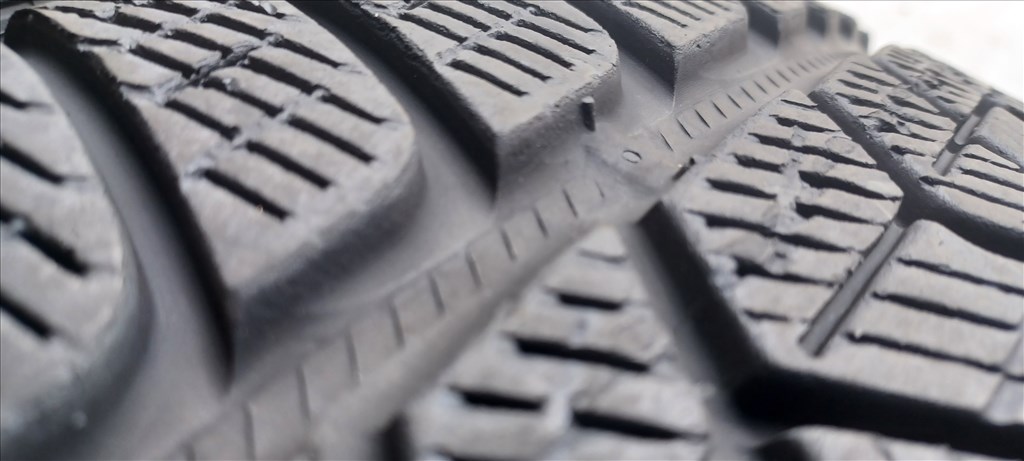 Defekttűrő Pirelli Scorpion MOE 235/55 R19 téli gumik 4db 4. kép