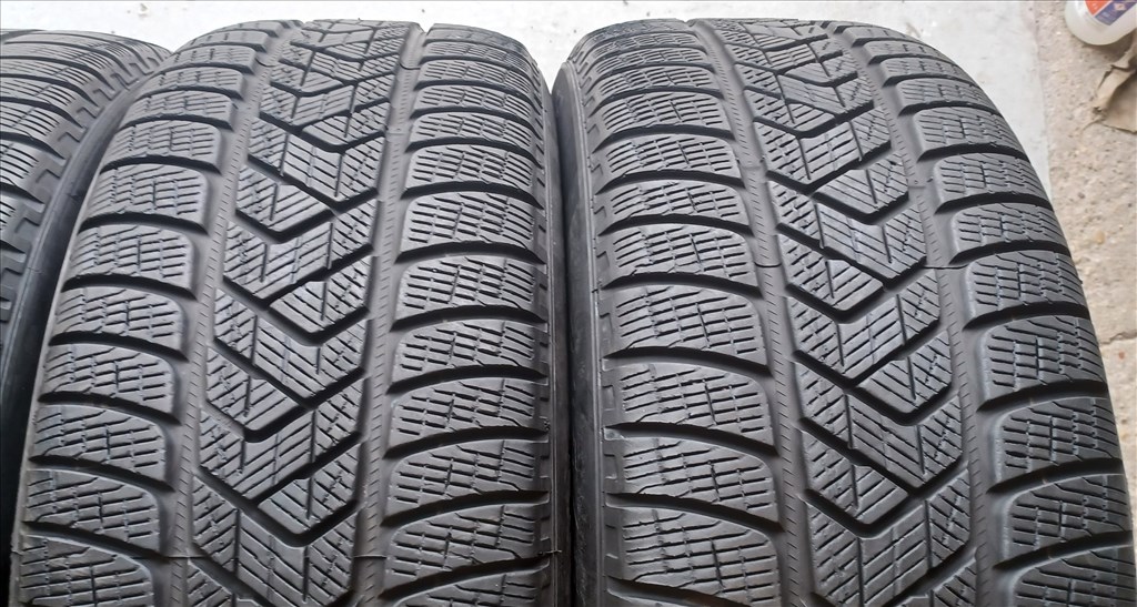Defekttűrő Pirelli Scorpion MOE 235/55 R19 téli gumik 4db 7. kép