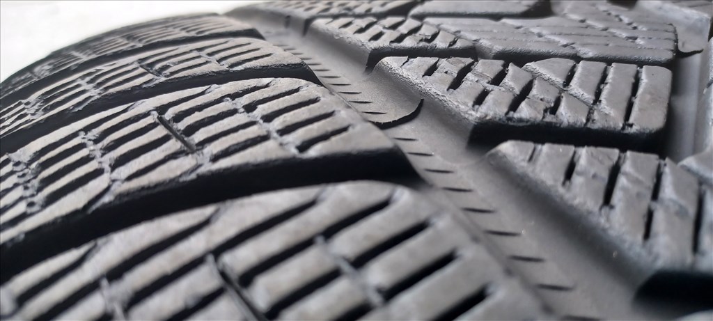 Defekttűrő Pirelli Scorpion MOE 235/55 R19 téli gumik 4db 9. kép