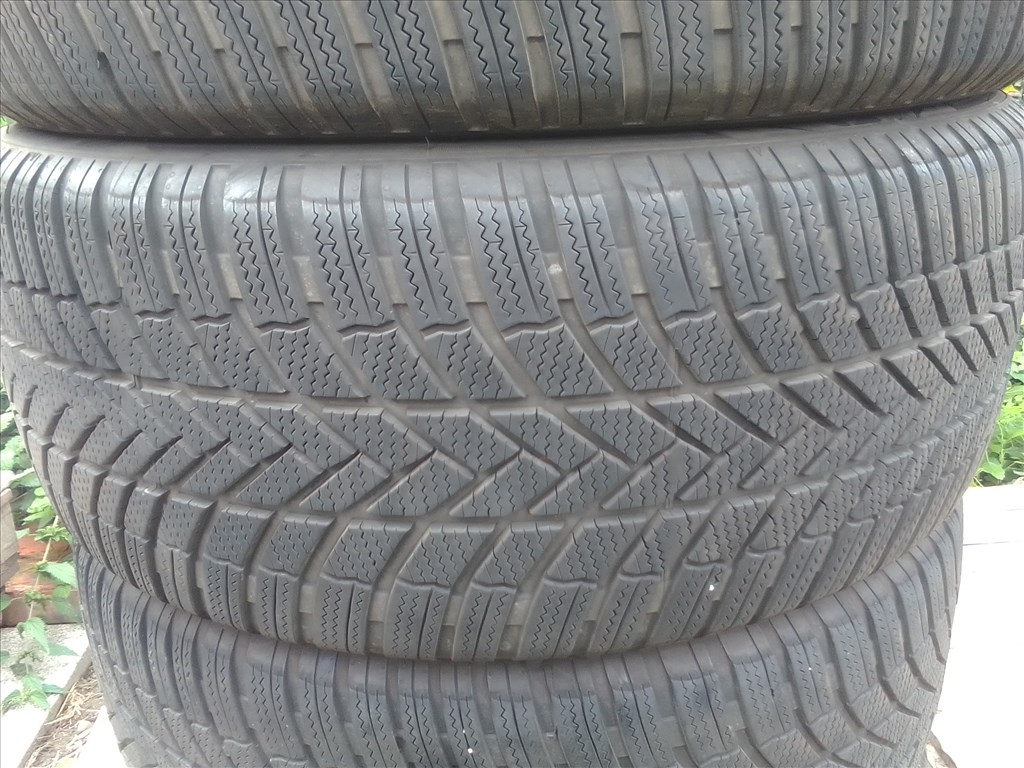  255/50R19 Bridgestone Blizzak LM005 téli gumi garnitúra  2. kép
