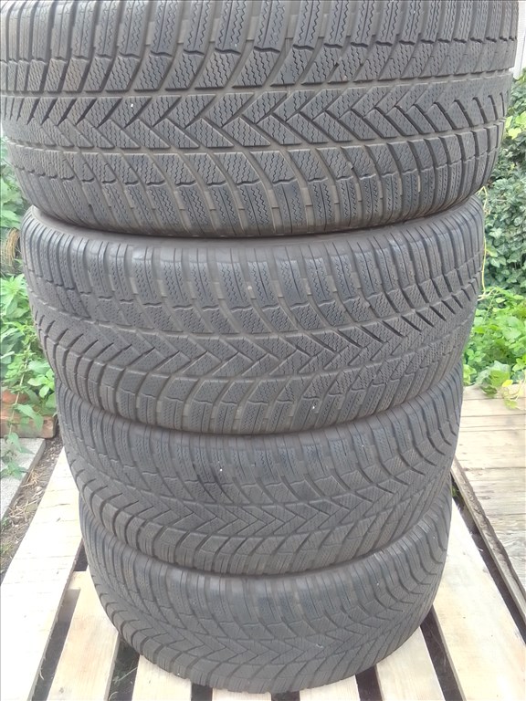  255/50R19 Bridgestone Blizzak LM005 téli gumi garnitúra  5. kép