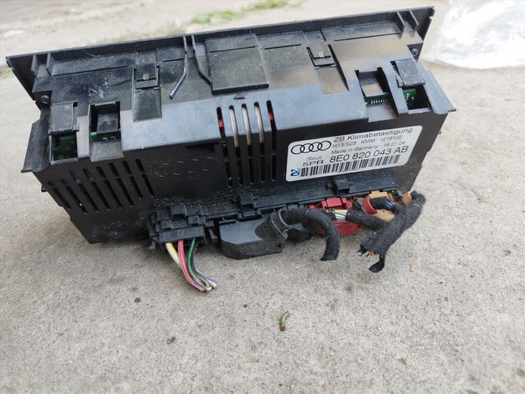 Audi A4 B6 ülésfűtéses fűtéskapcsoló 8e0820043ab 4. kép