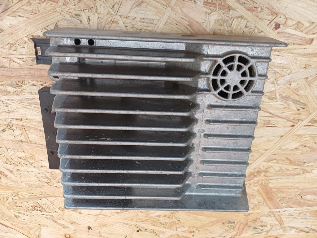 Mercedes E Class W212 (2009-2016) Erősítő  1. kép