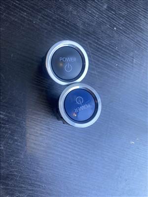 Toyota Corolla (E210) start stop gomb