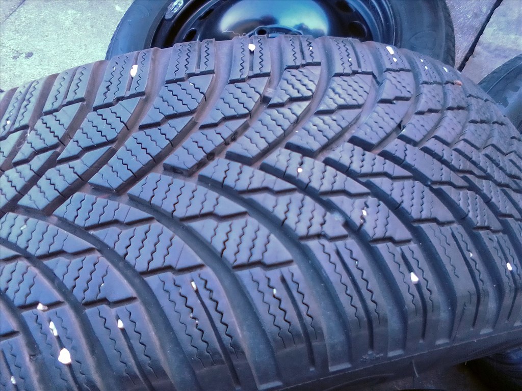  5x108 lyukosztású gyári Ford újszerű lemezfelni, rajta 205/60R16 Firestone téli gumi  5. kép