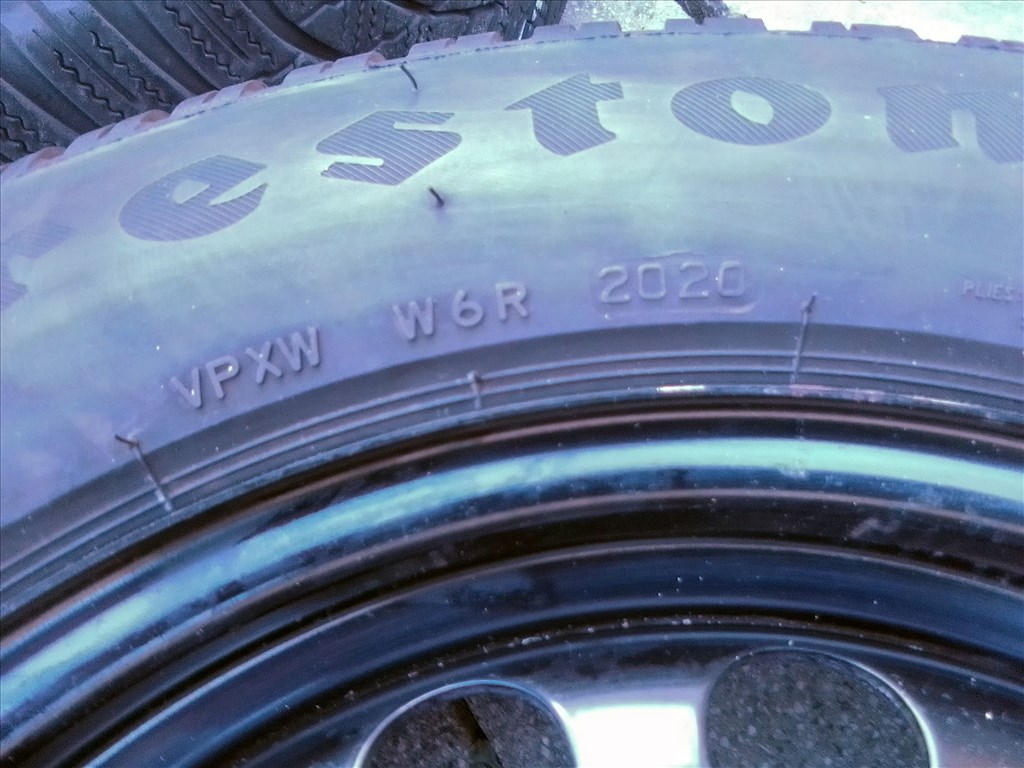  5x108 lyukosztású gyári Ford újszerű lemezfelni, rajta 205/60R16 Firestone téli gumi  6. kép
