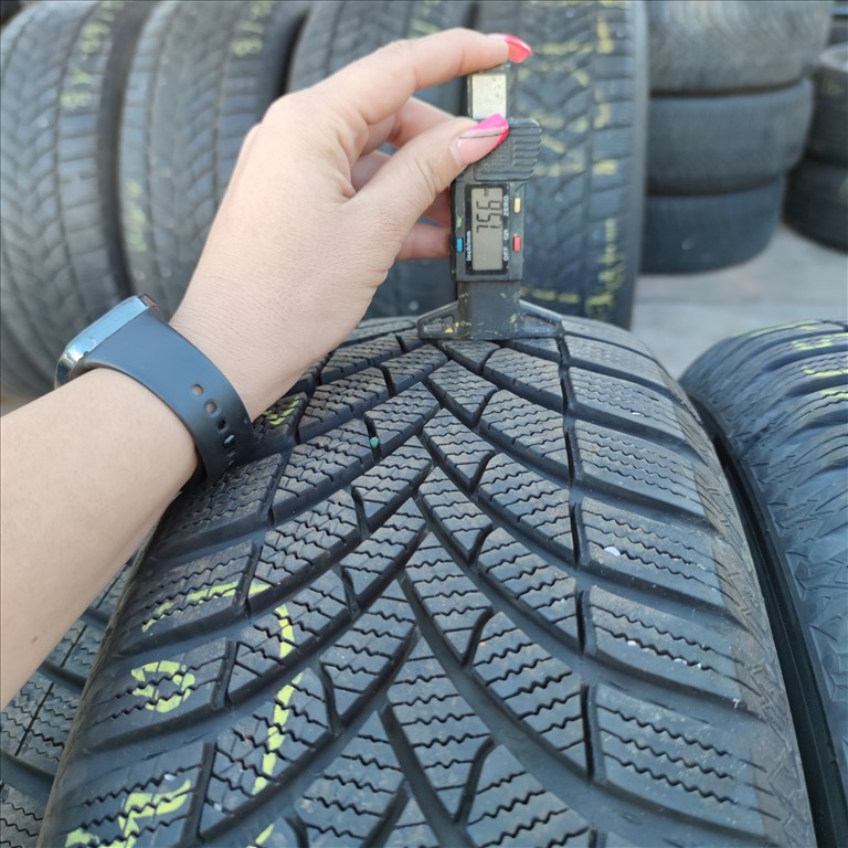  215/65 R16 Semperit téli gumi 99000ft a 4db/240/ 1. kép