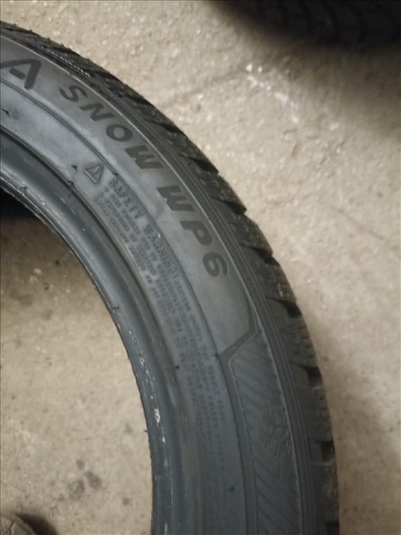  235/4517" újszerű Maxxis téli gumi gumi 9. kép