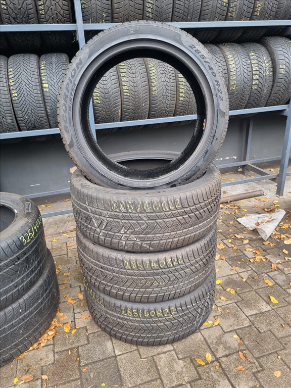  285/4022" újszerű Pirelli Scorpion Winter téli gumi 2db  2. kép