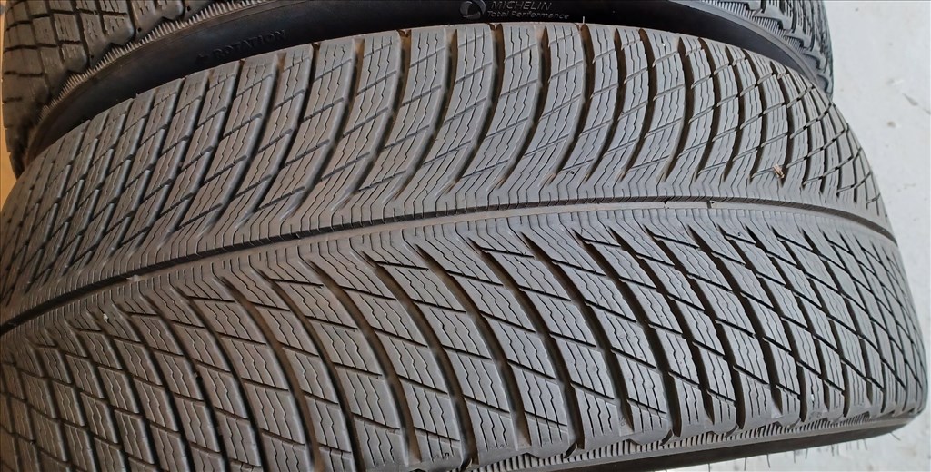 Michelin Pilot Alpin5 SUV 285/40 R23 téli gumik 195e./4db 1. kép