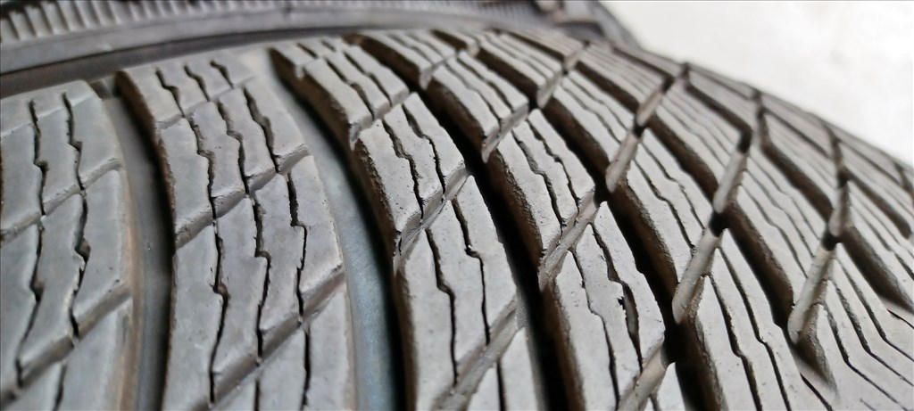 Michelin Pilot Alpin5 SUV 285/40 R23 téli gumik 195e./4db 2. kép