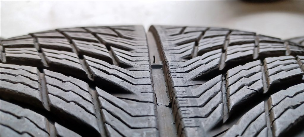 Michelin Pilot Alpin5 SUV 285/40 R23 téli gumik 195e./4db 3. kép