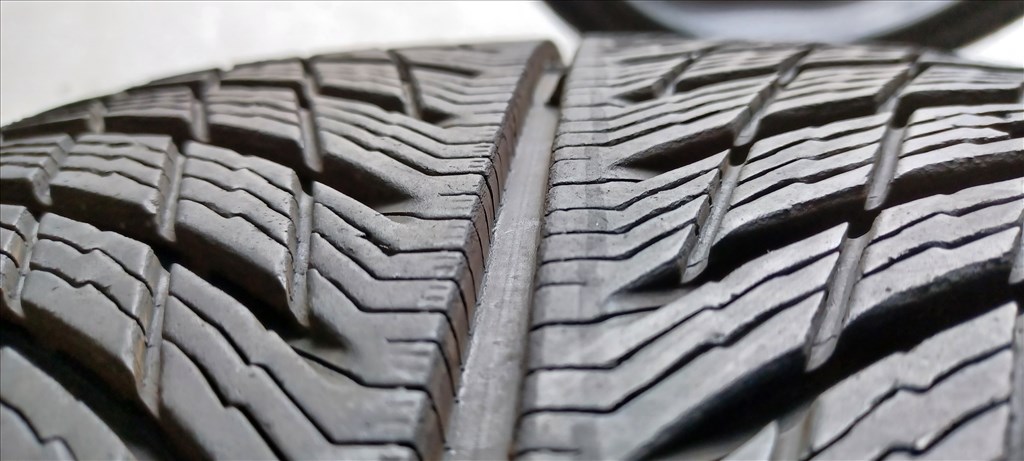 Michelin Pilot Alpin5 SUV 285/40 R23 téli gumik 195e./4db 8. kép