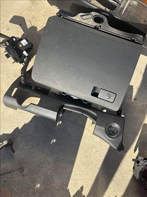 Volkswagen Passat B6 FL kesztyűtartó 