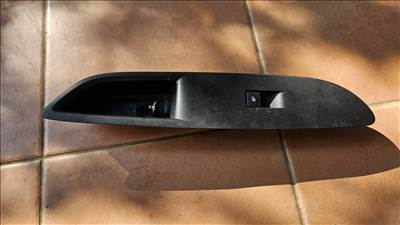 Opel Mokka Jobb első ablakemelő kapcsoló  13301886