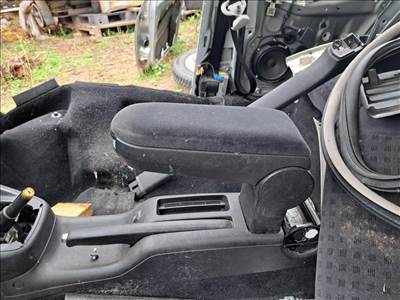 Volkswagen Golf IV könyöklő 