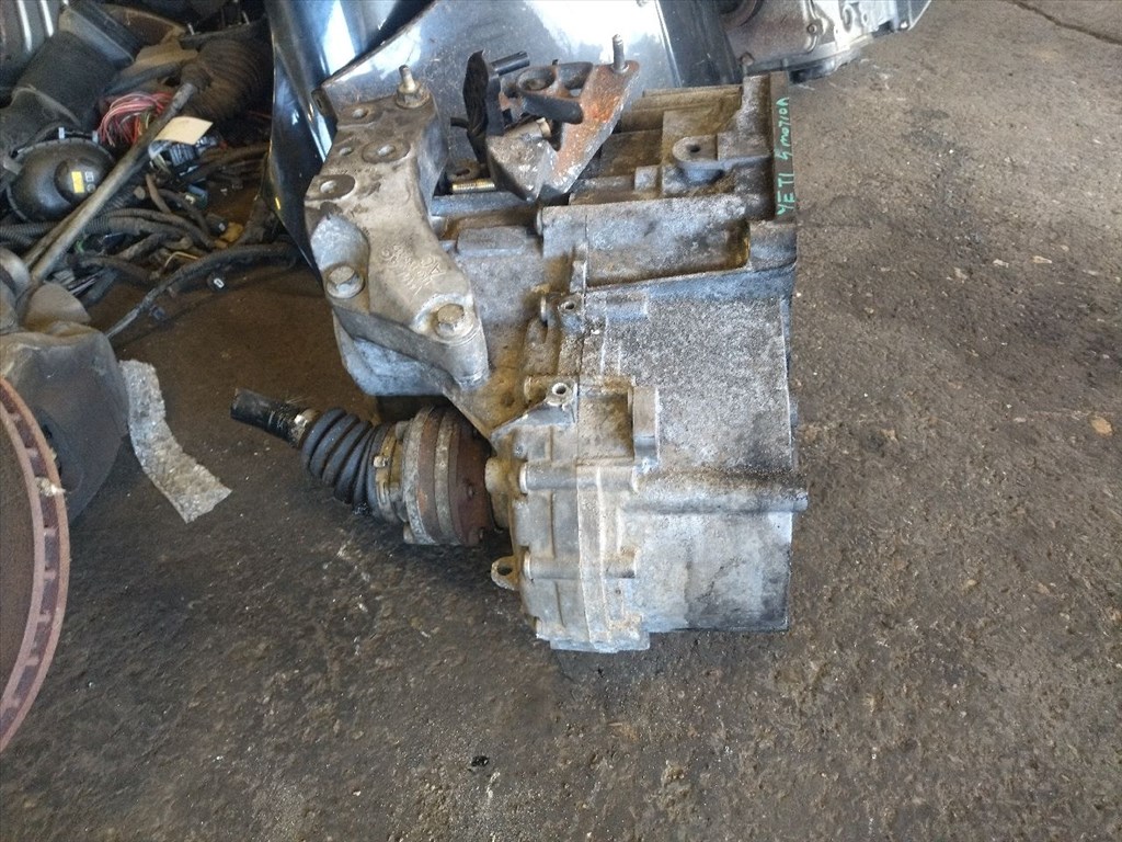 Skoda Yeti 2.0 TDI 4x4 LNN kódú sebességváltó (6 seb.) 2. kép