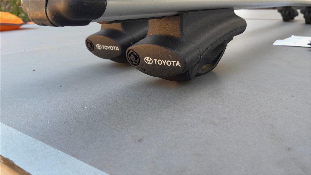 Toyota RAV4 (XA40) 2.0 RAV4 2012-től gyári tetőcsomagtartó  515223202 2. kép