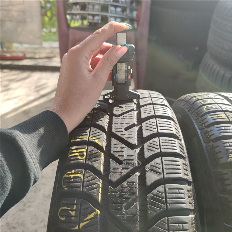 175/65 R15 Pirelli téli gumi 40000ft a 4db/278/ 1. kép